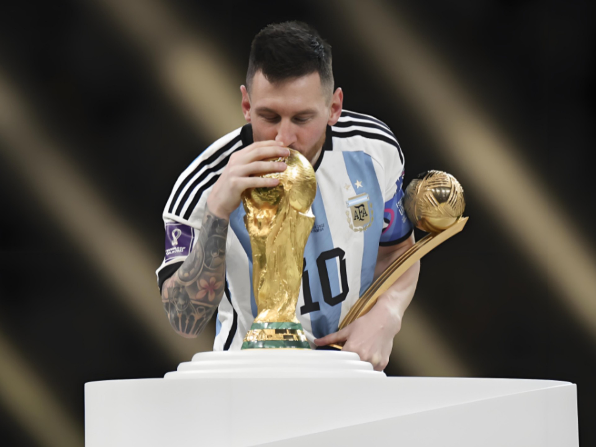 字母哥复出半场砍两双，雄鹿12记三分，半场1分领先（字母哥复出半场两双，雄鹿外线轰进12记三分，半场仅领先1分）