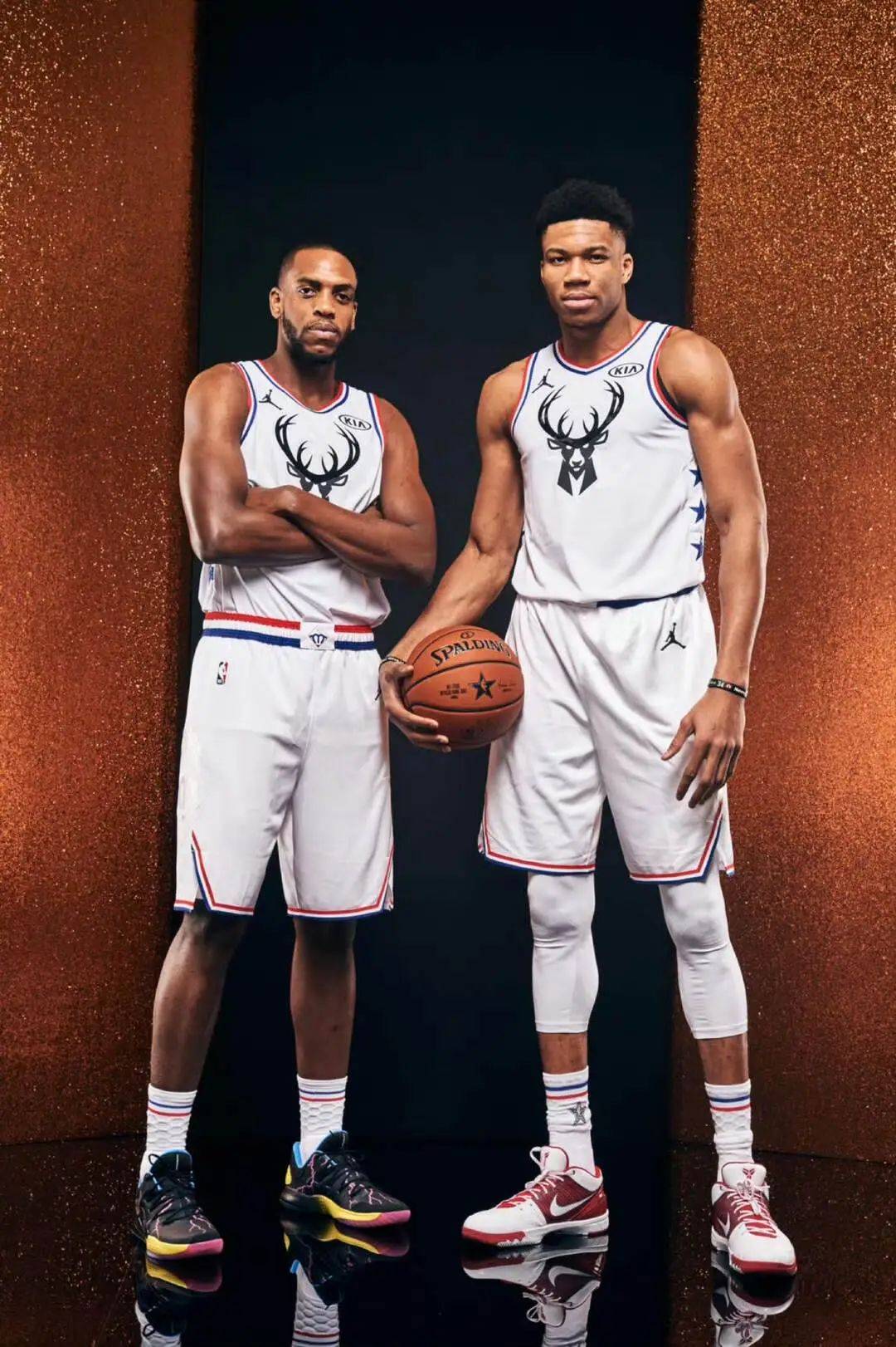 目前半场结束，马刺与鹈鹕双方合砍134分。（半场战罢，马刺与鹈鹕共轰下134分）