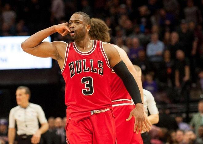 欧文突破防守造成杀伤，制造罚球（欧文强突造犯规，站上罚球线）