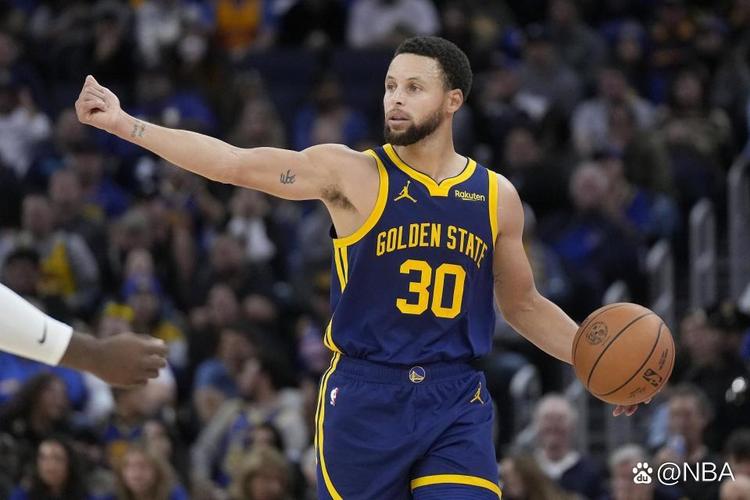 帕尔马官方：铃木彩艳成功接受手指骨折手术；据悉伤缺3个月（帕尔马通报：铃木彩艳手指骨折手术顺利，预计休战约三个月）