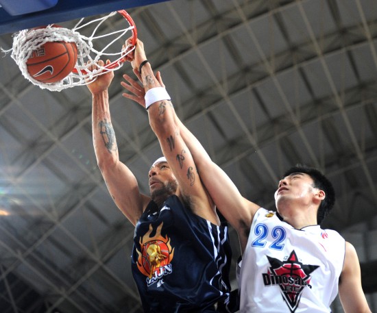 全市场：那不勒斯正寻找安古伊萨替代者，最现实的选择是梅努（全市场：那不勒斯物色安古伊萨接班人，梅努被视为最可行的人选）