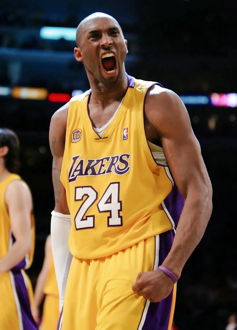 老佛爷祝贺克罗斯获德国骑士十字勋章：曾拥有过你是一种荣幸（弗洛伦蒂诺祝贺克罗斯荣获德国骑士十字勋章：曾拥有你是我们的荣幸）