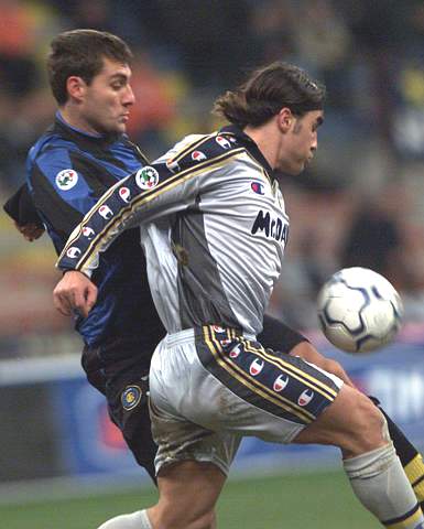 不理智，战乌兹的熊猫杯中，汪士钦职业生涯首次染红（熊猫杯对阵乌兹别克斯坦，汪士钦职业生涯首张红牌）